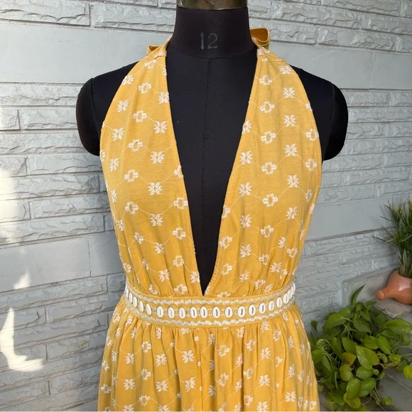 SOLD ❌ NWOT Yellow Plunge Halter Neck, Backless Dress with middle split - Picture 3 of 9